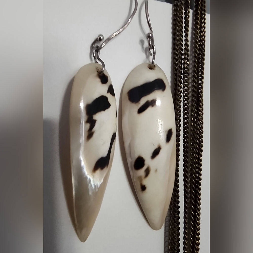 NATURAL SHELL EARRINGS
